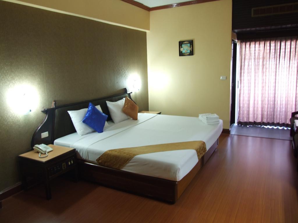 Ratchada City Hotel Бангкок Экстерьер фото