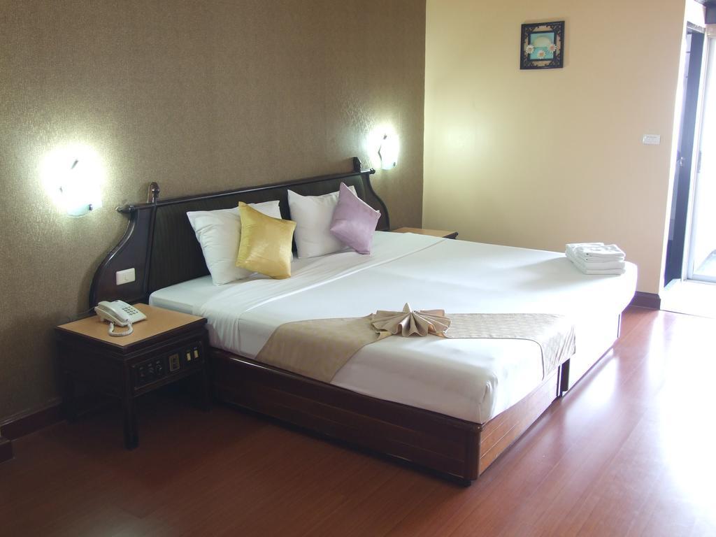Ratchada City Hotel Бангкок Экстерьер фото