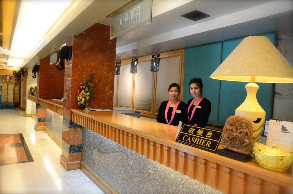 Ratchada City Hotel Бангкок Экстерьер фото