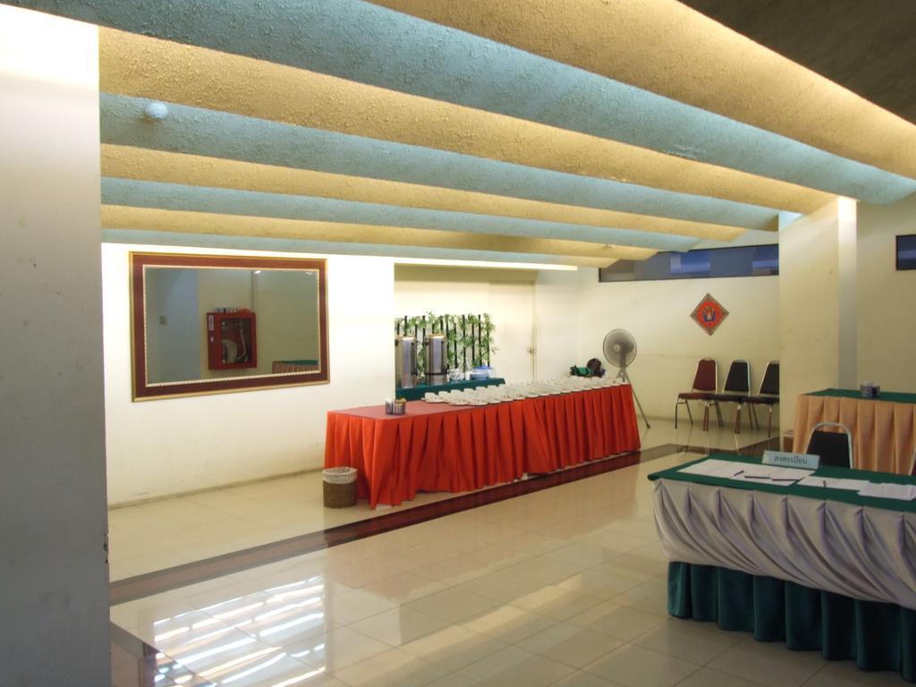 Ratchada City Hotel Бангкок Экстерьер фото