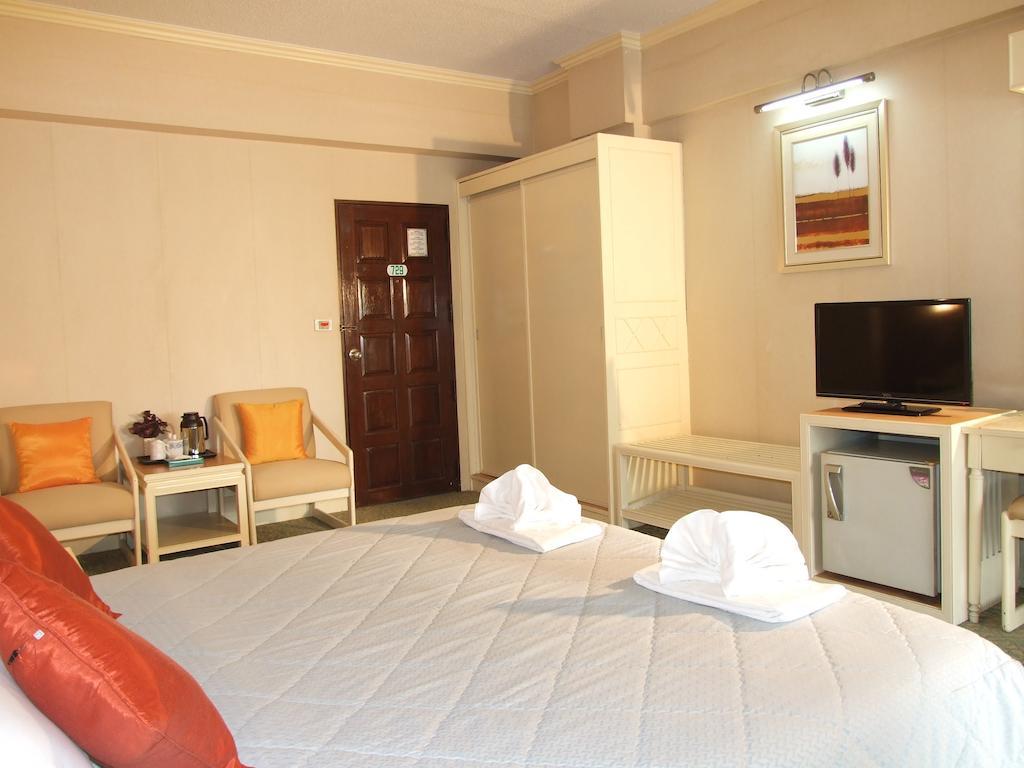Ratchada City Hotel Бангкок Экстерьер фото