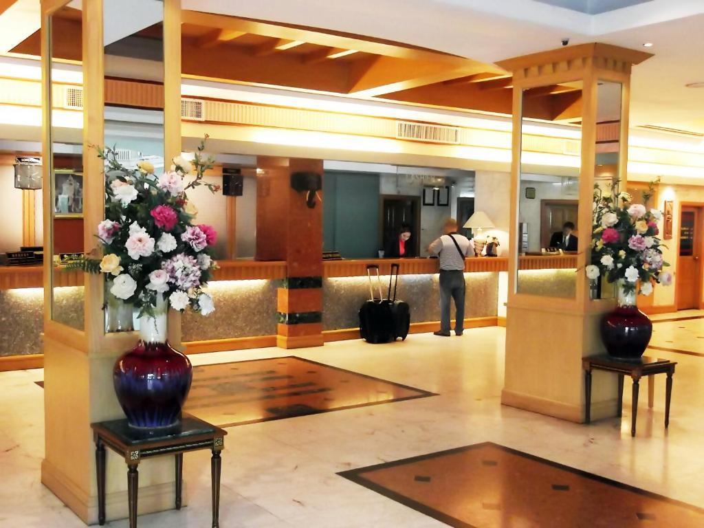 Ratchada City Hotel Бангкок Экстерьер фото