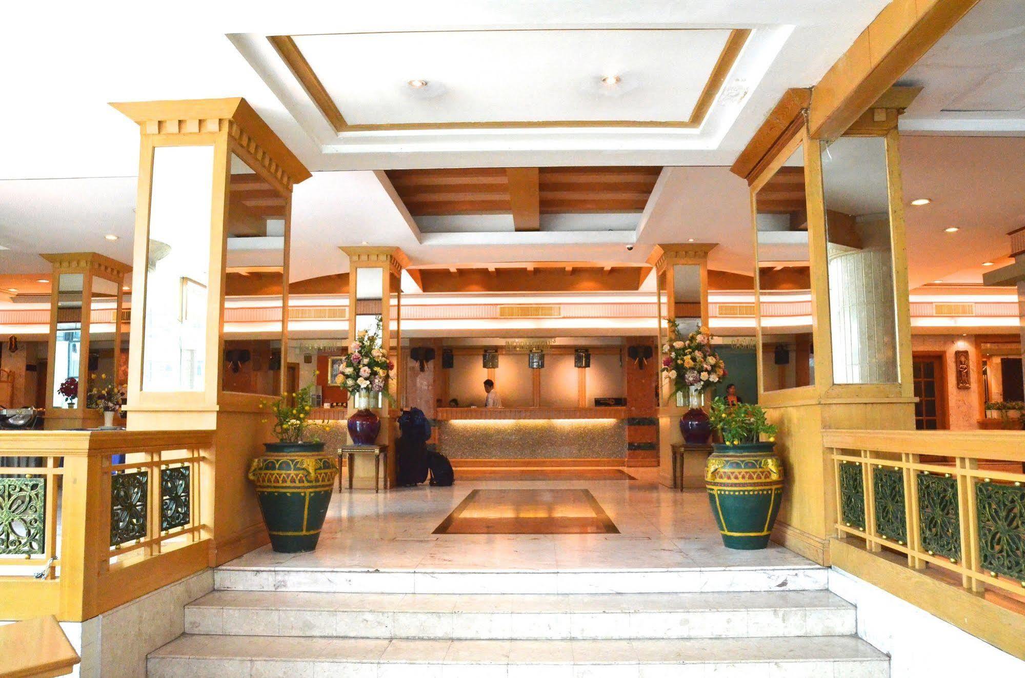 Ratchada City Hotel Бангкок Экстерьер фото