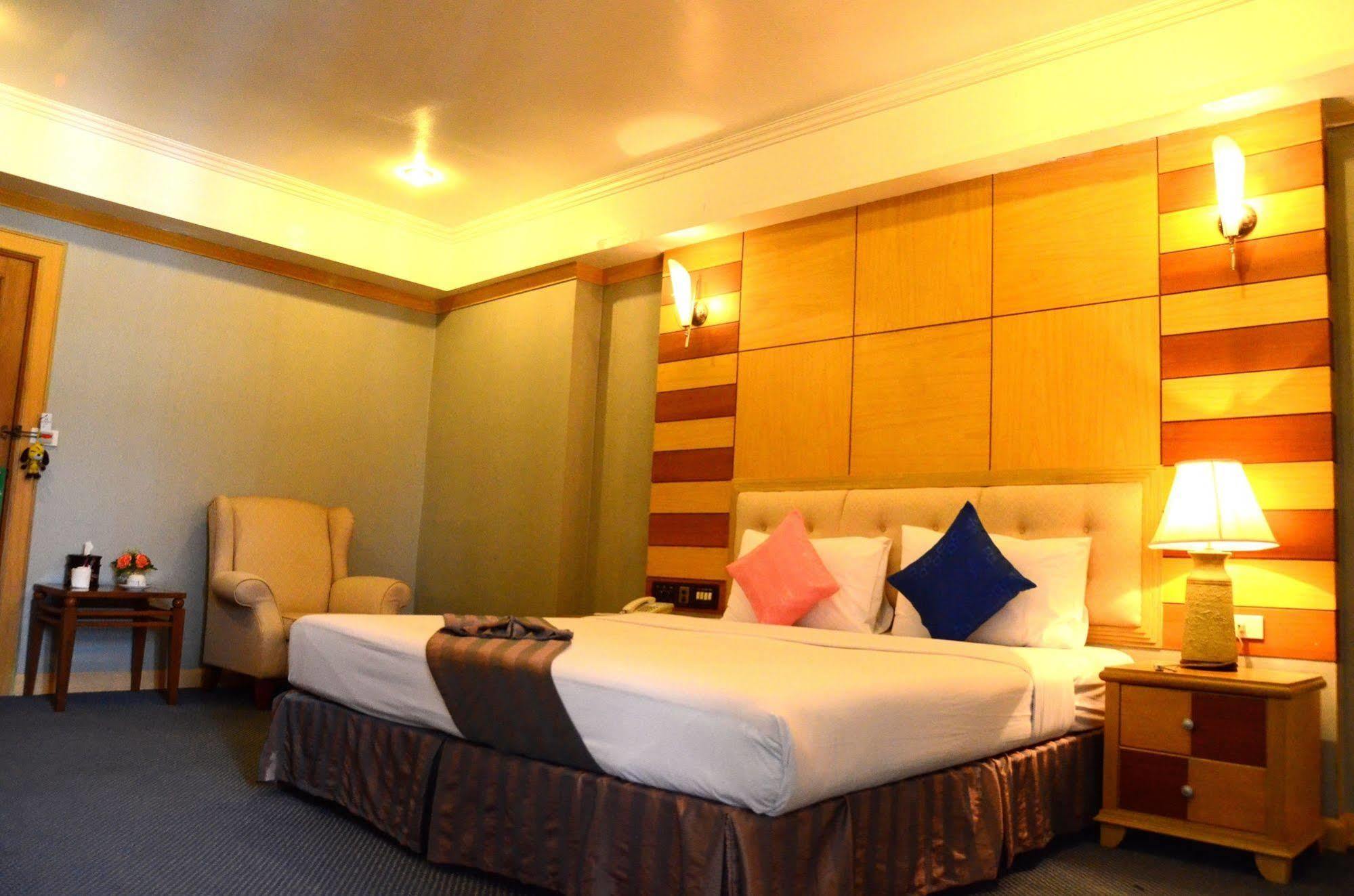 Ratchada City Hotel Бангкок Экстерьер фото