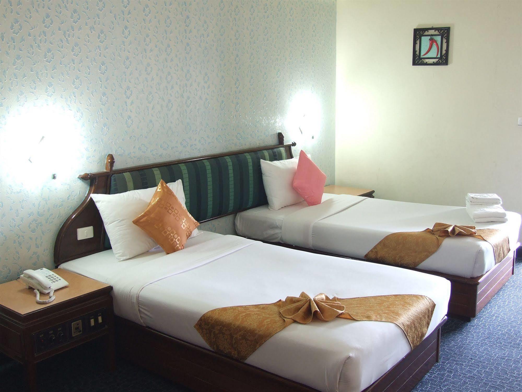 Ratchada City Hotel Бангкок Экстерьер фото