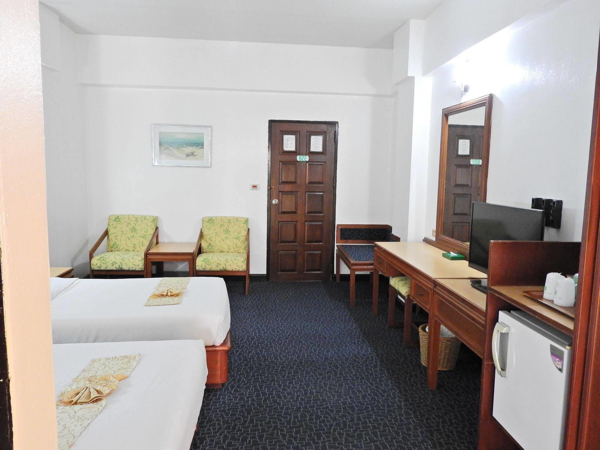 Ratchada City Hotel Бангкок Экстерьер фото