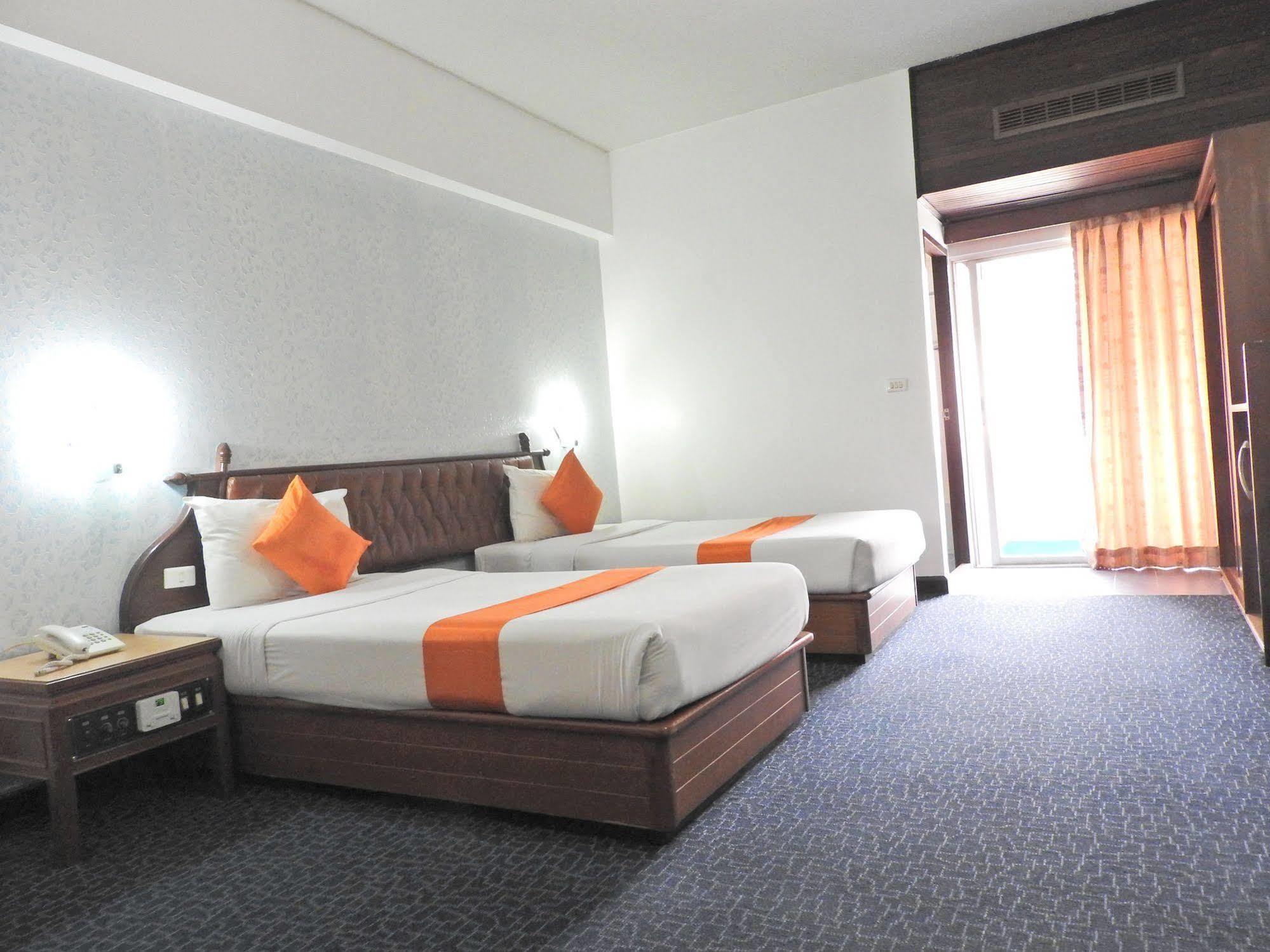 Ratchada City Hotel Бангкок Экстерьер фото