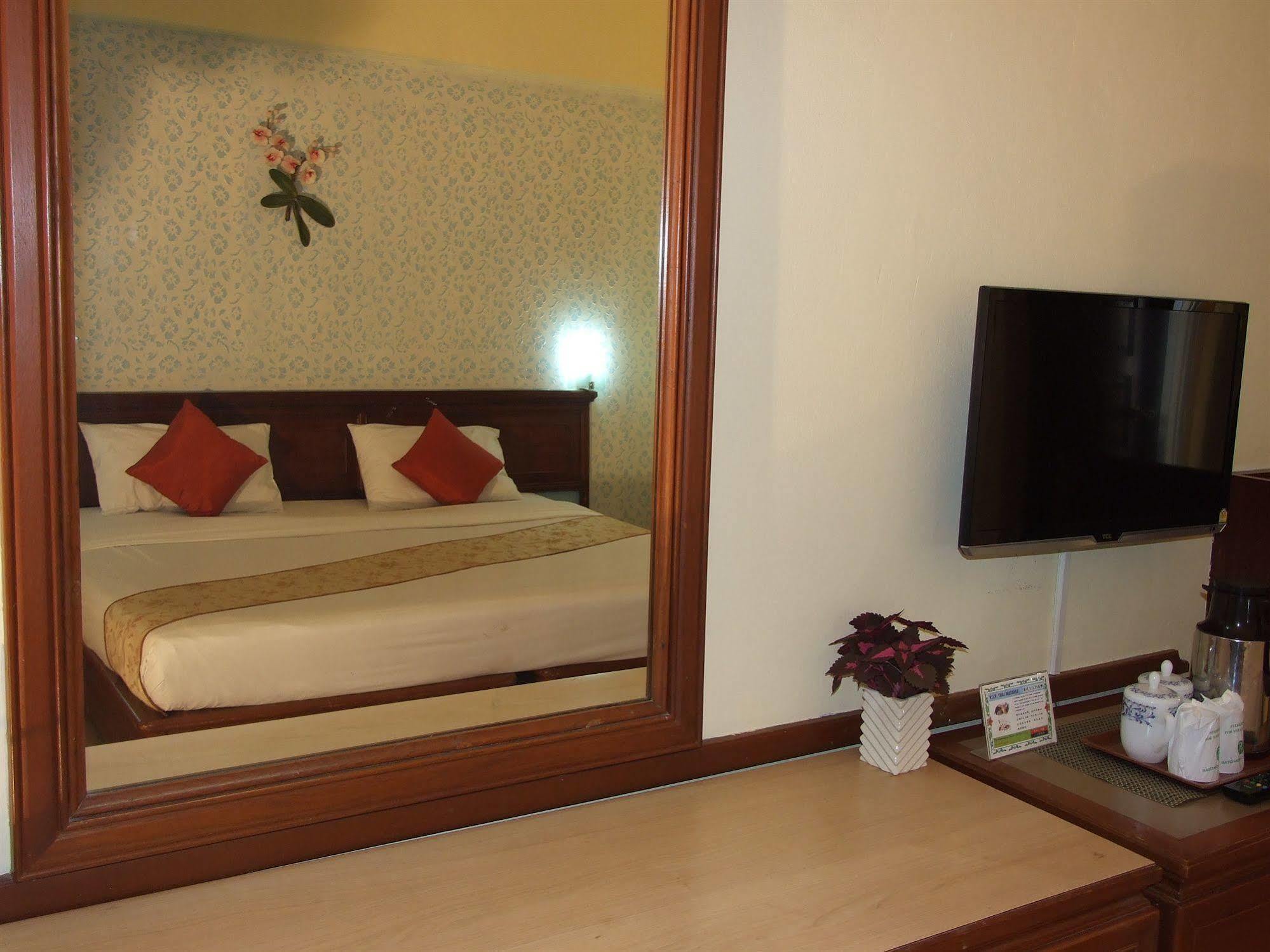 Ratchada City Hotel Бангкок Экстерьер фото