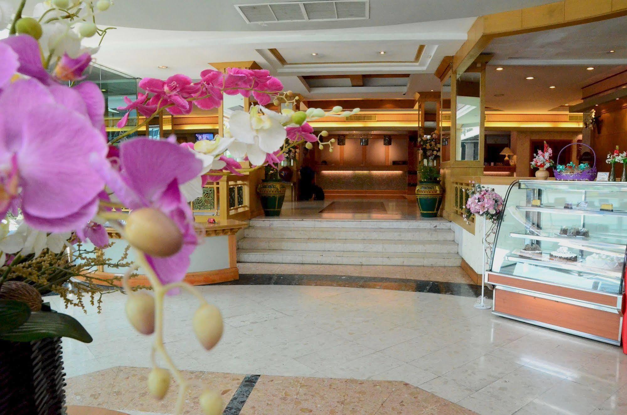 Ratchada City Hotel Бангкок Экстерьер фото