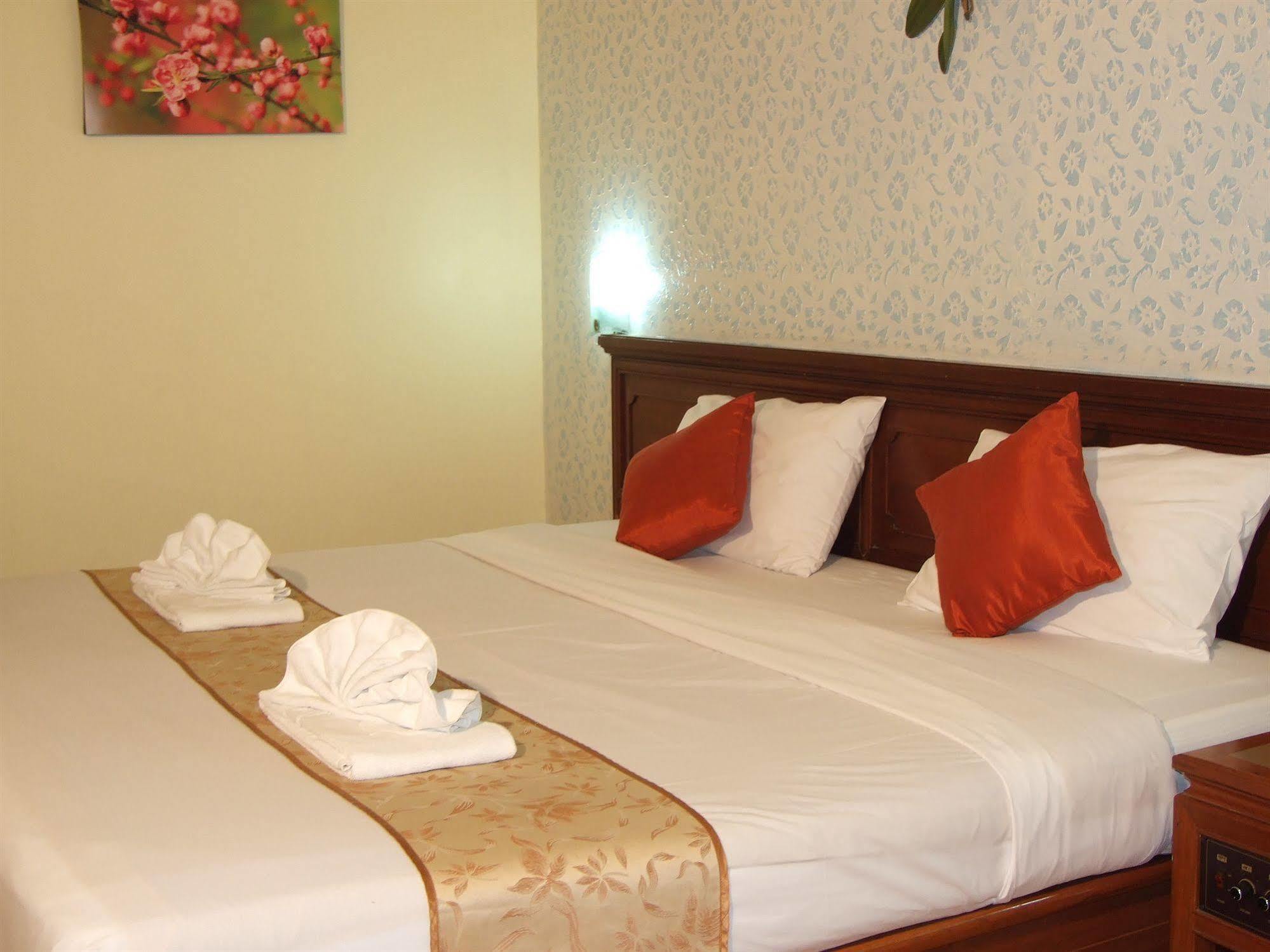 Ratchada City Hotel Бангкок Экстерьер фото